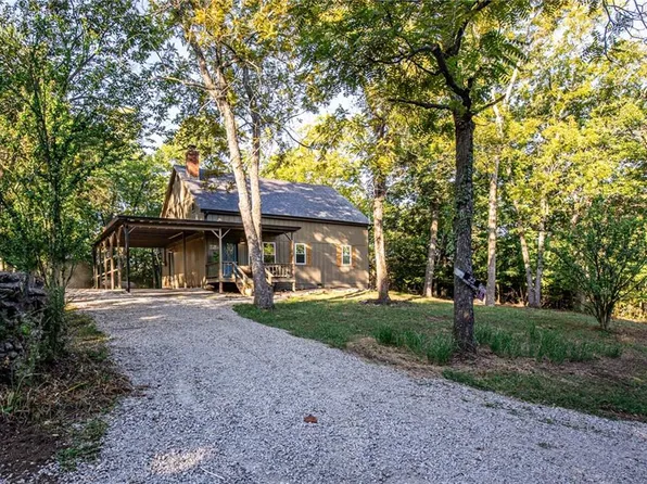 22 Sunset Cir, Linn Valley, KS 66040