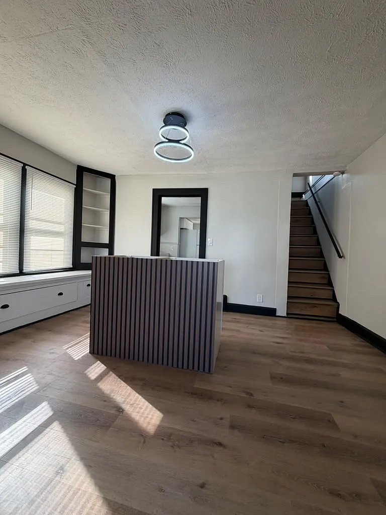3 bed, 1172 sqft, $2,399 — Photo 2