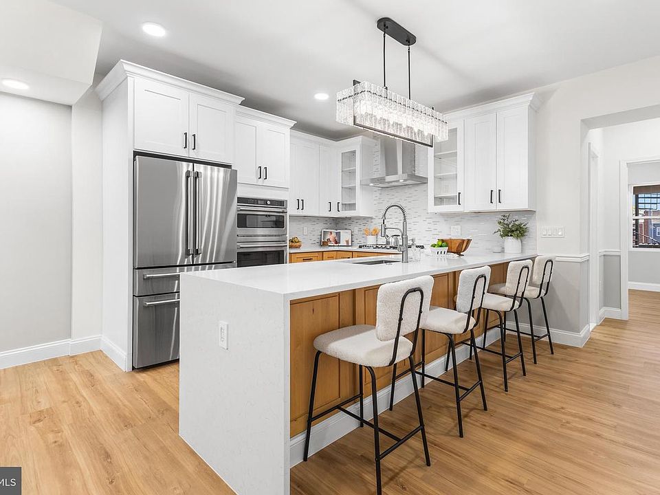 1st image of 329 15th St NE