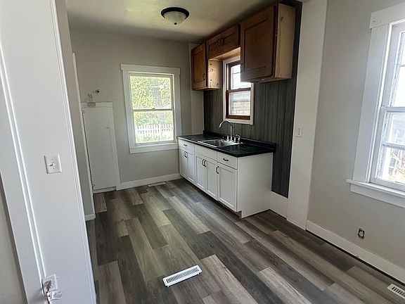 4th image of 214 W Republic Ave