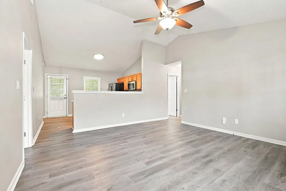 3 bed, 2.0 bath, 1161 sqft, $1,765 — Photo 4