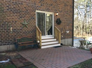 52 Oakridge Dr, Londonderry, NH 03053