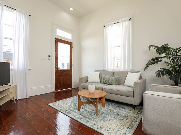 3rd image of 2415 1st St