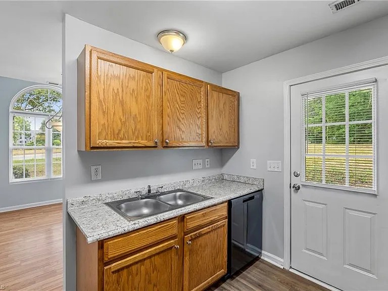 405 N Dudley St — Photo 13