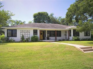 101 N College St, Weimar, TX 78962