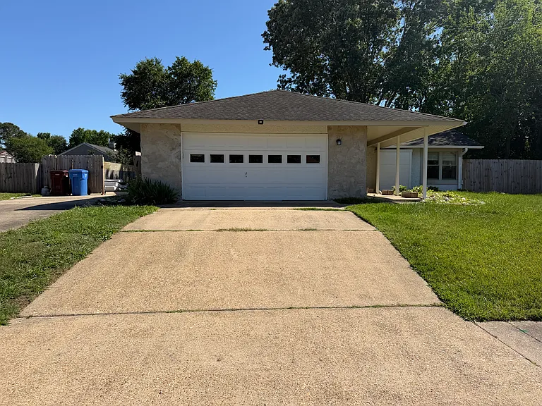 921 Bowling Green Trl — Photo 29