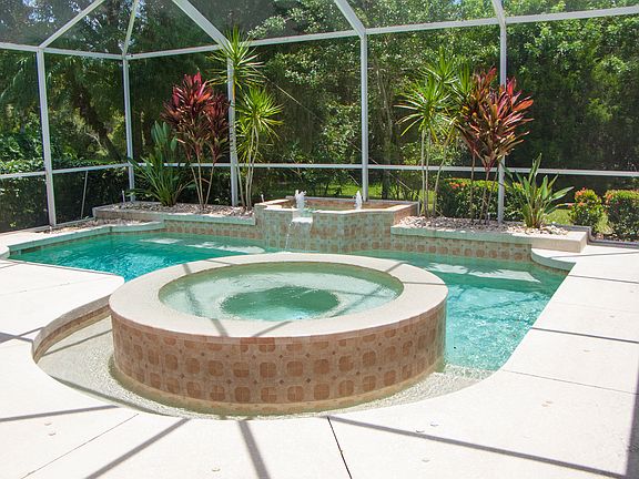 Pool, fountain and spillover spa