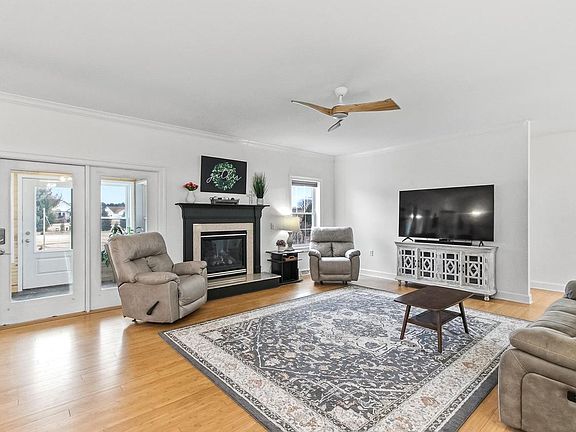 2nd image of 3281 Burke Road