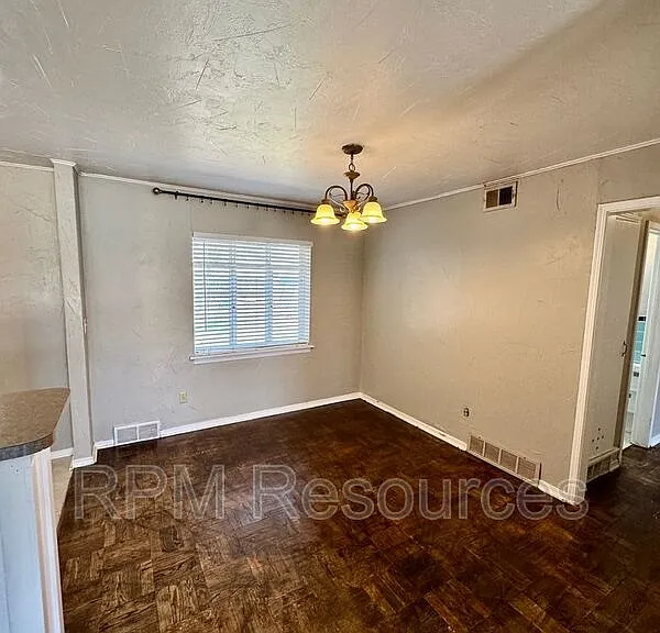 2137 Barclay Rd — Photo 7