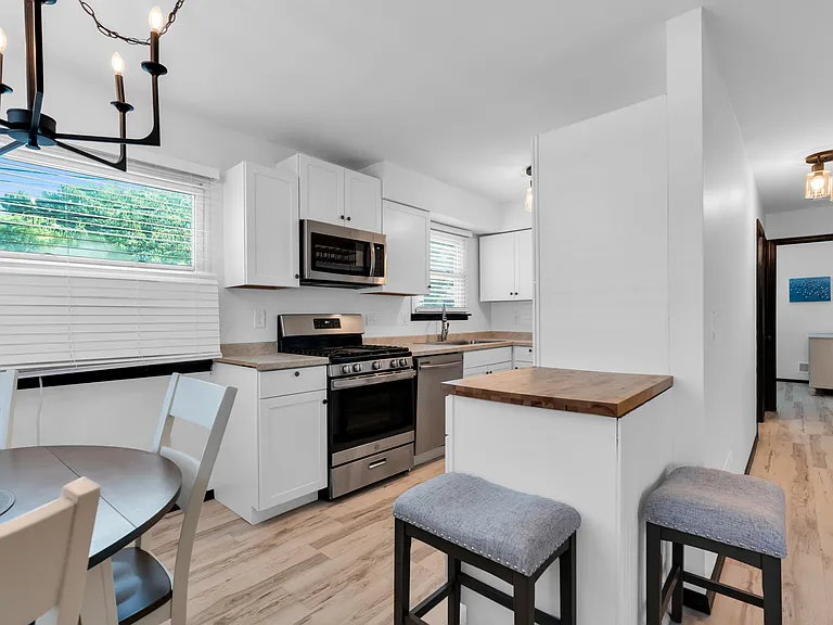 1264 Maplewood Rd #A — Photo 6