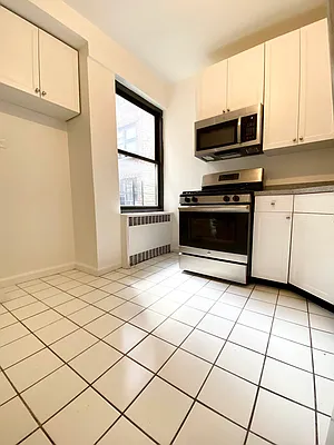 Rented by Manhattan Realty Group | media 12