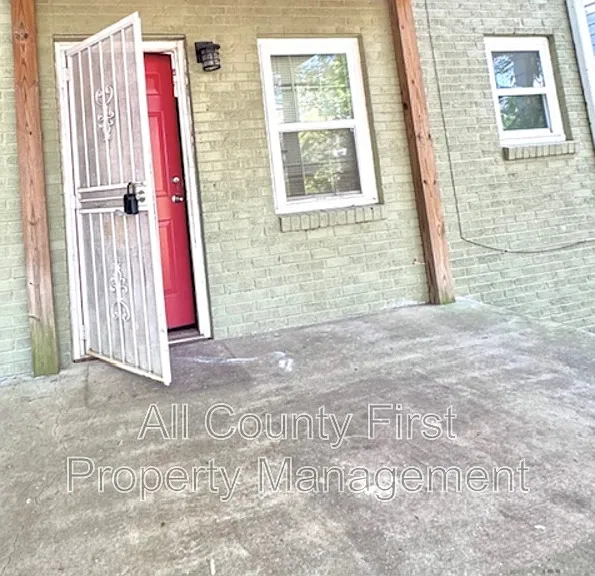 927 Fortress Ave SW — Photo 3