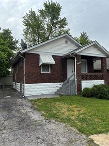 8324 Strathmore Pl, Saint Louis, MO, 63136