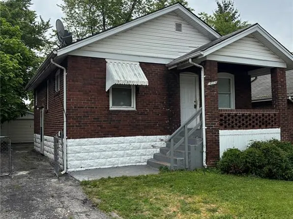 8324 Strathmore Pl, Saint Louis, MO 63136