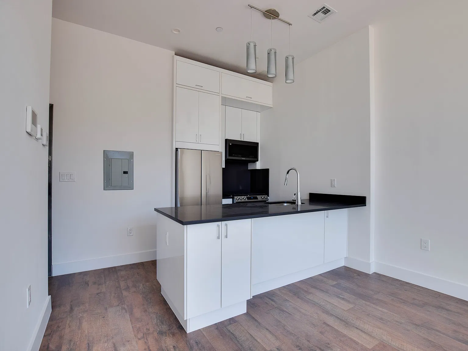 211 Jackson Street — Photo 2