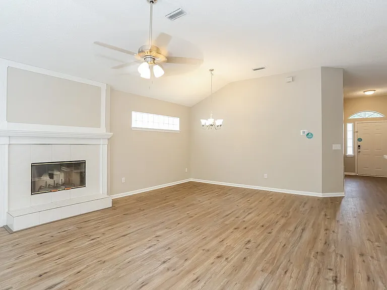 1156 Radis Pl — Photo 3