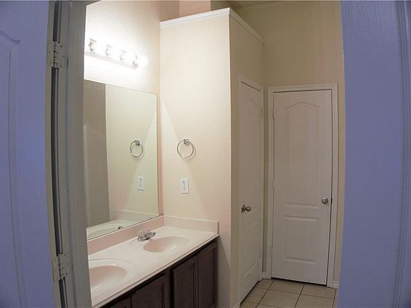 3rd image of 13129 Evergreen Dr