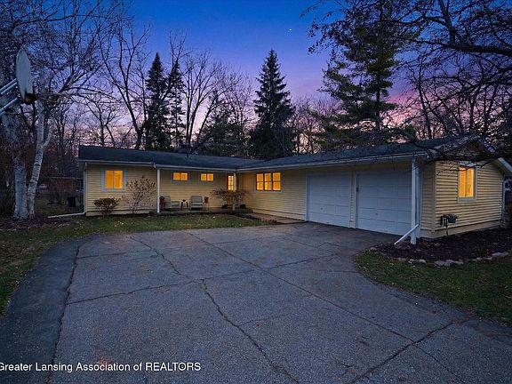 2nd image of 4415 Elmwood Dr