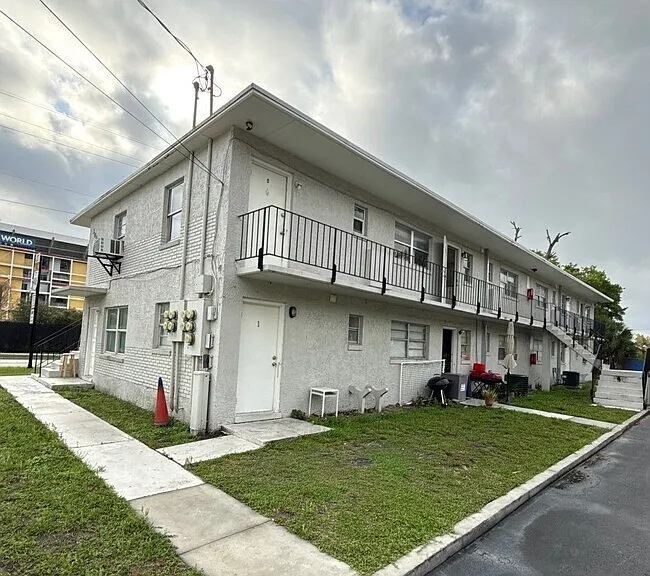 2000 W Jackson St #6 — Photo 1