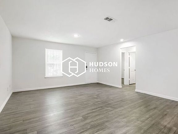 3rd image of 2627 Pine St