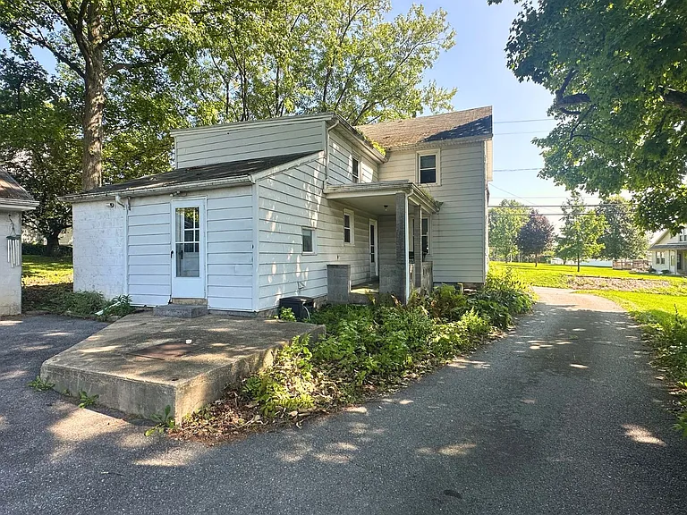 1404 E Newport Rd — Photo 23