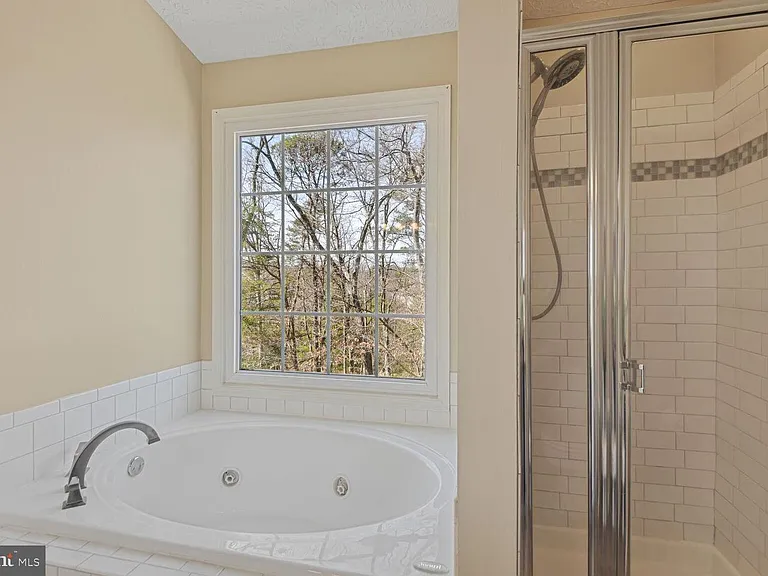8322 Lyndhurst St — Photo 38