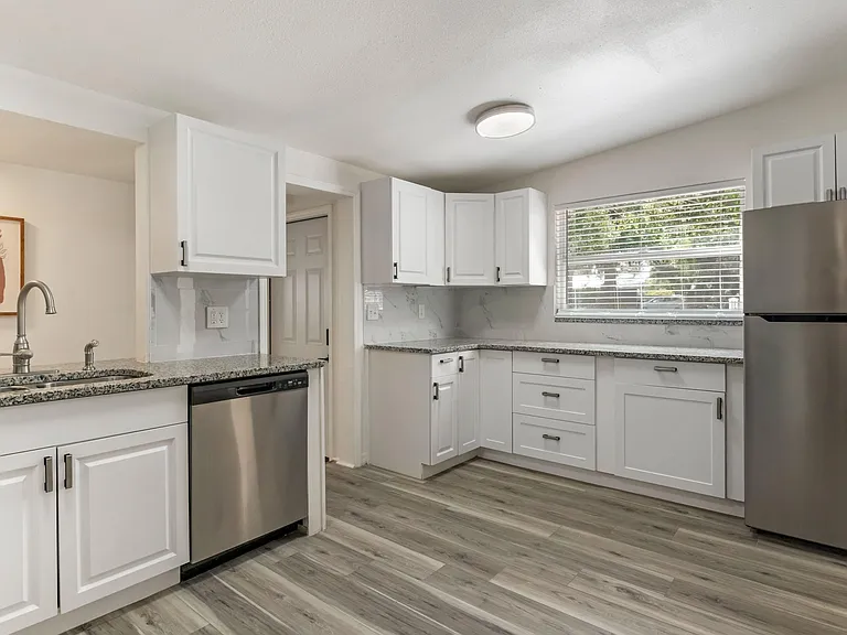 Lords Ave — Photo 10