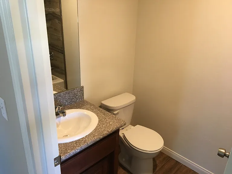 1005 S Baker St — Photo 15