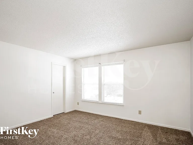 10019 Olympic Cir — Photo 11