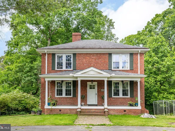13956 Farmer Dr, Woodford, VA 22580