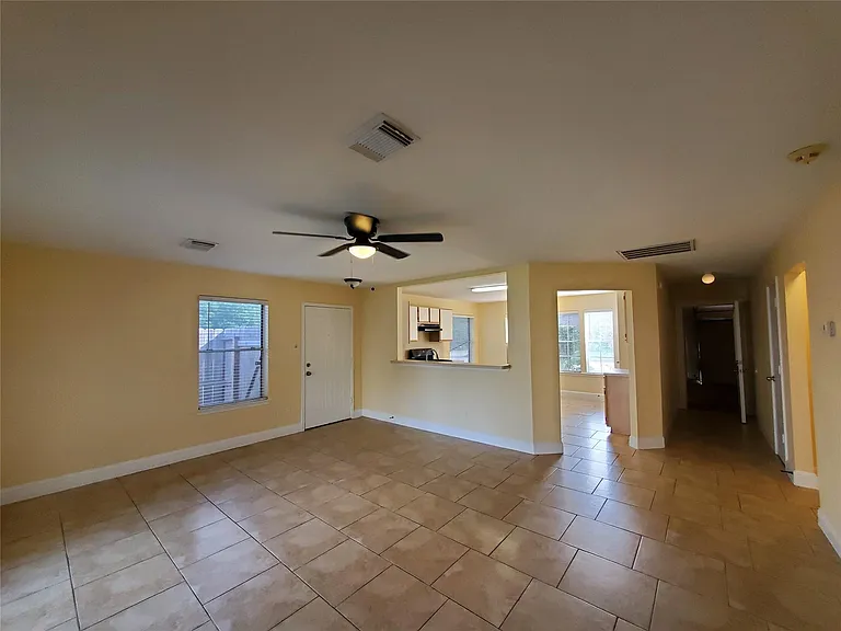 1413 Bridle Path — Photo 7