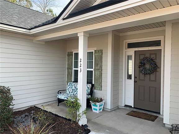 2nd image of 223 Majestic Oaks Dr