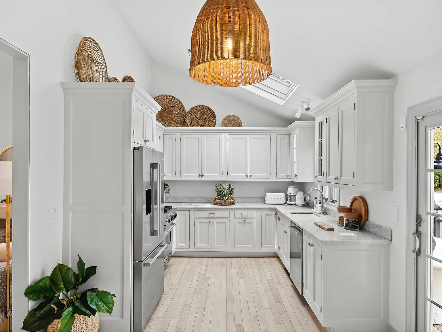 Bridgehampton Retreat: Luxurious Living Near Town & Beach — Photo 4