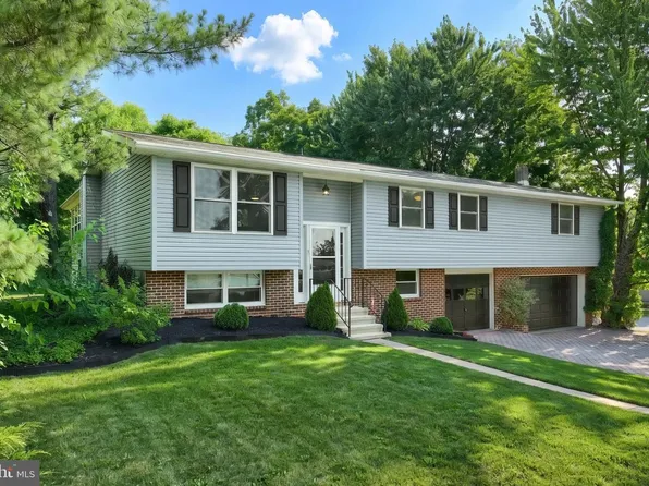 102 Dogwood Dr, Dover, PA 17315
