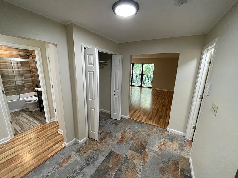 7250-7272 Beacon Hill Dr — Photo 5
