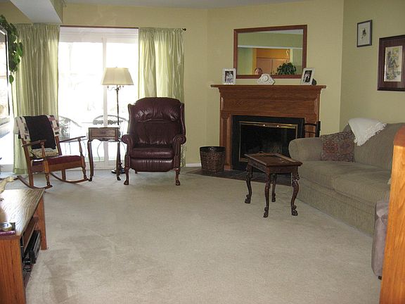Living Room w/fireplace