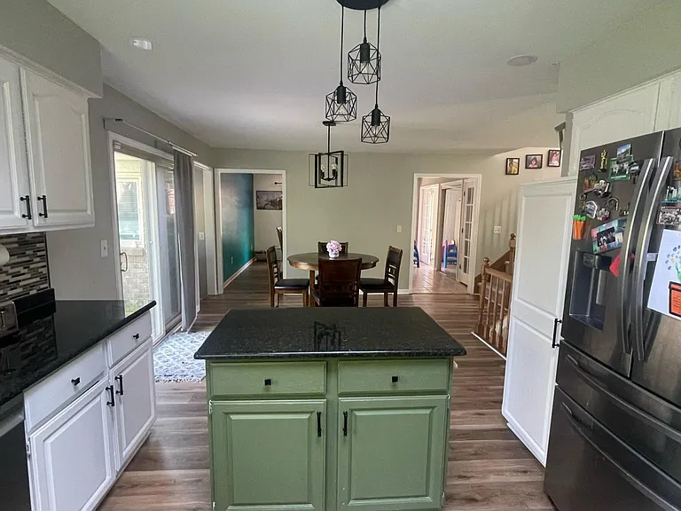 1027 Congress Dr — Photo 9