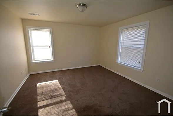 3 bed, 900 sqft, $2,550 — Photo 3