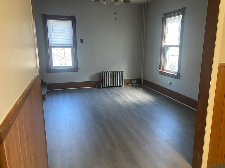 2 W Railroad St — Photo 10