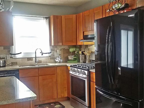 5th image of 1901 Russet Ave