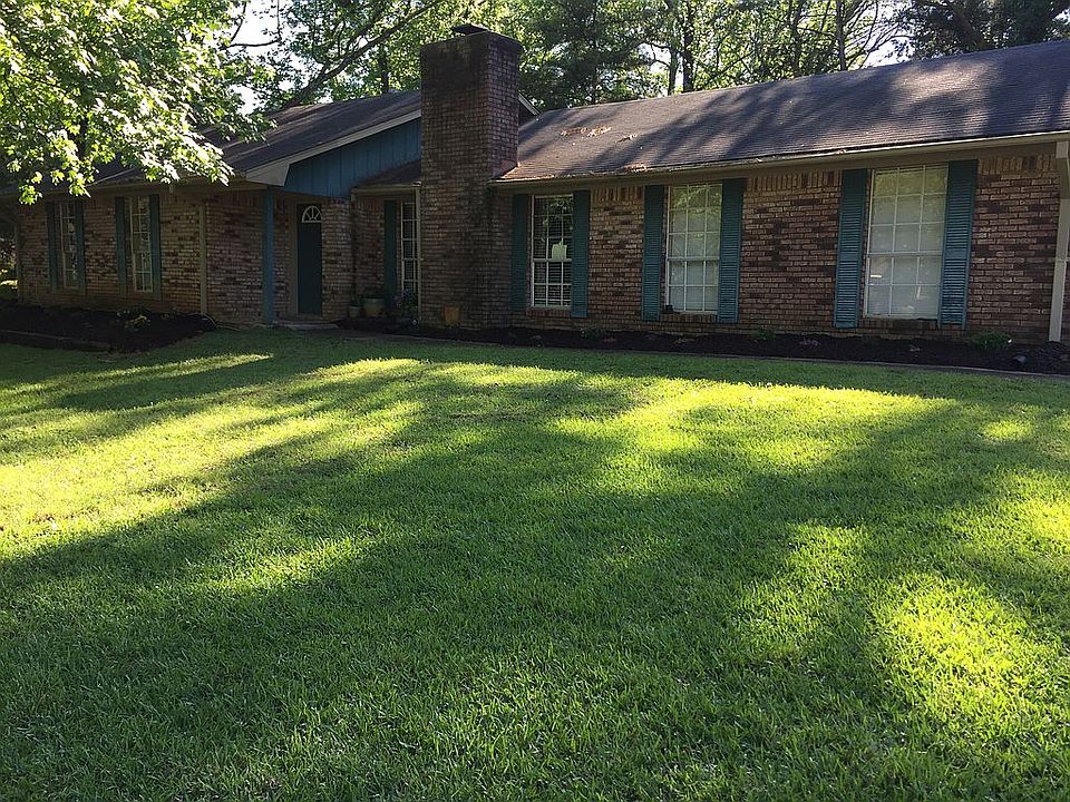 2nd image of 201 Pebble Brook Dr
