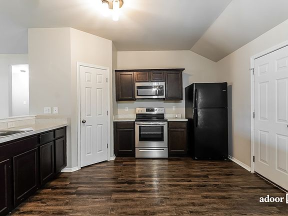 3rd image of 216 Cambridge Park Dr