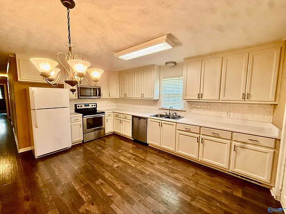 3rd image of 601 Milton Rd