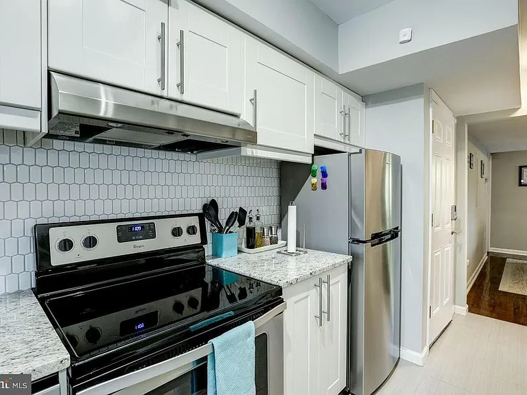 515 Oakwood St SE #2 — Photo 2