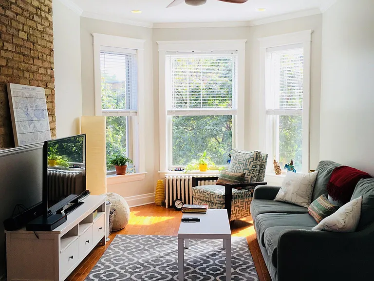 1644 W Farragut Ave #2 — Photo 5