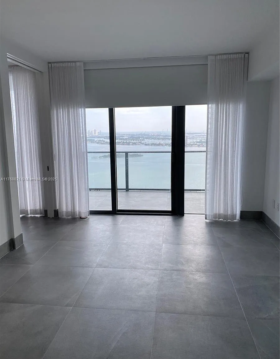 1 bed, 945 sqft, $5,100 — Photo 3