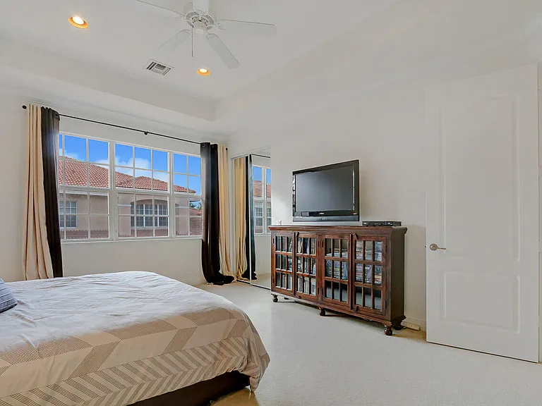 4711 Artesa Way E — Photo 9