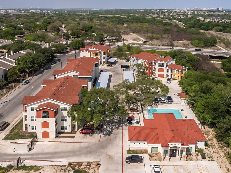 La Marquesa Apartments — Photo 3