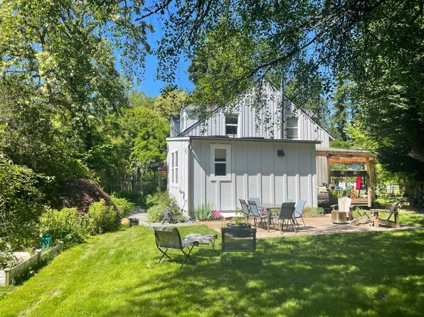 8032 Ferncliff Ave NE, Bainbridge Island, WA 98110