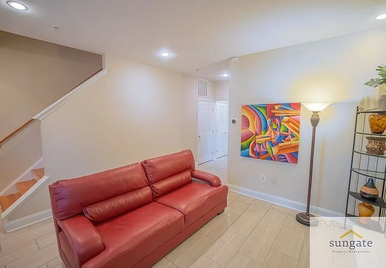 104 N Dallas St — Photo 4